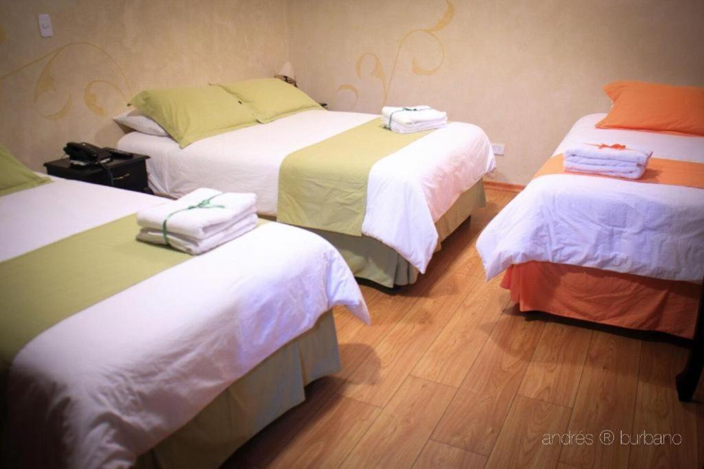 Latacunga Hostel Bagian luar foto