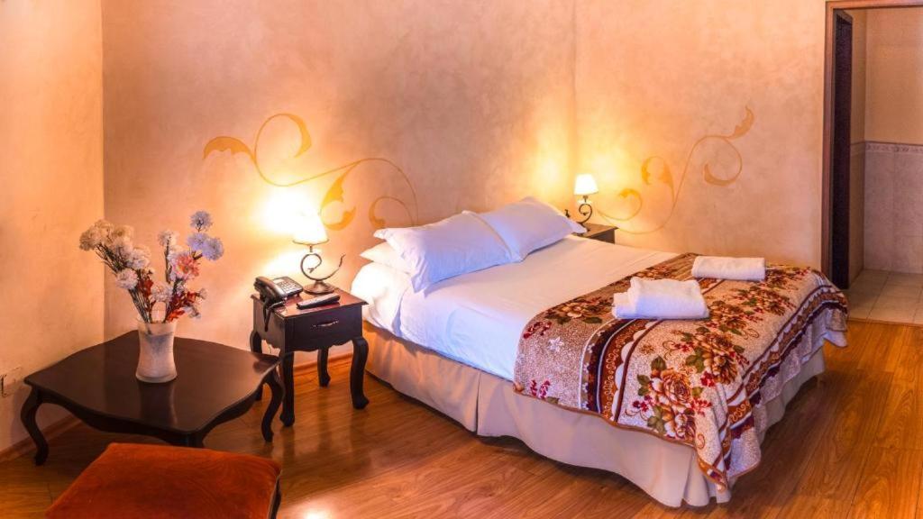 Latacunga Hostel Bagian luar foto