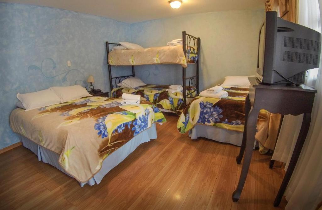 Latacunga Hostel Bagian luar foto