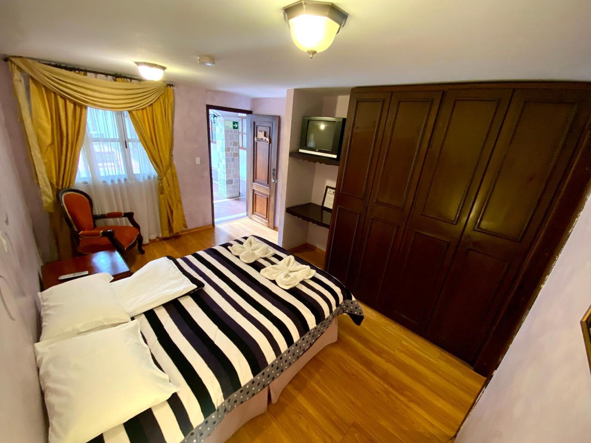 Latacunga Hostel Bagian luar foto