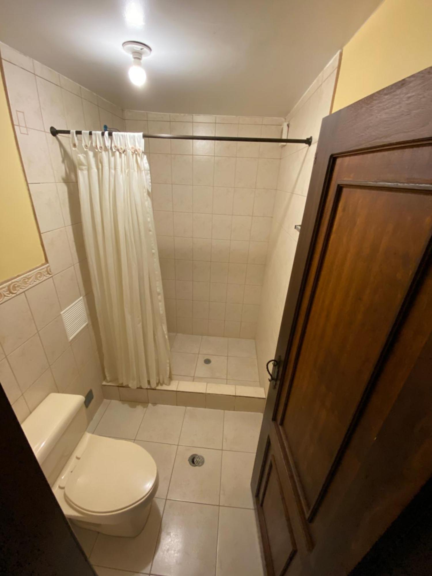 Latacunga Hostel Bagian luar foto