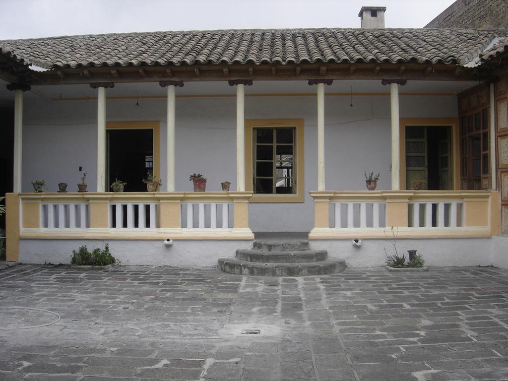 Latacunga Hostel Bagian luar foto