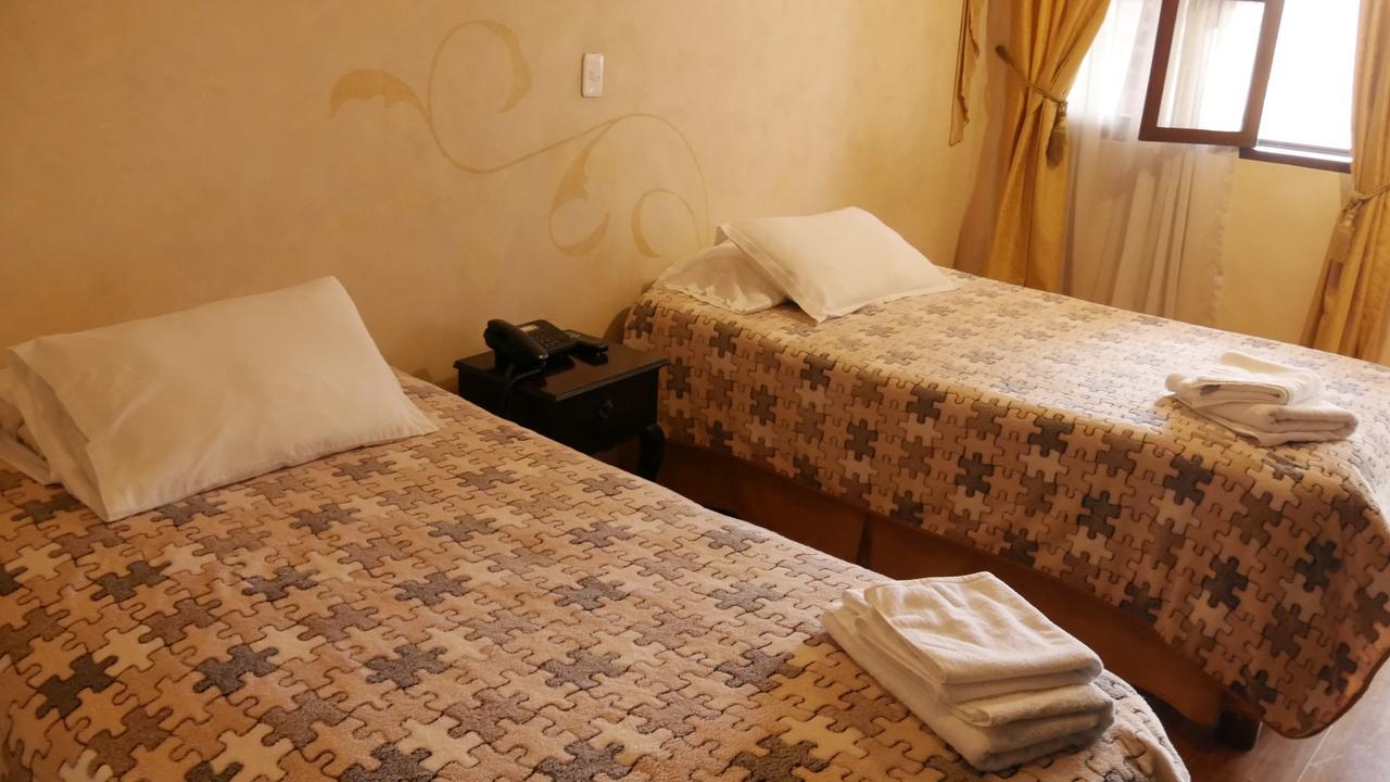 Latacunga Hostel Bagian luar foto