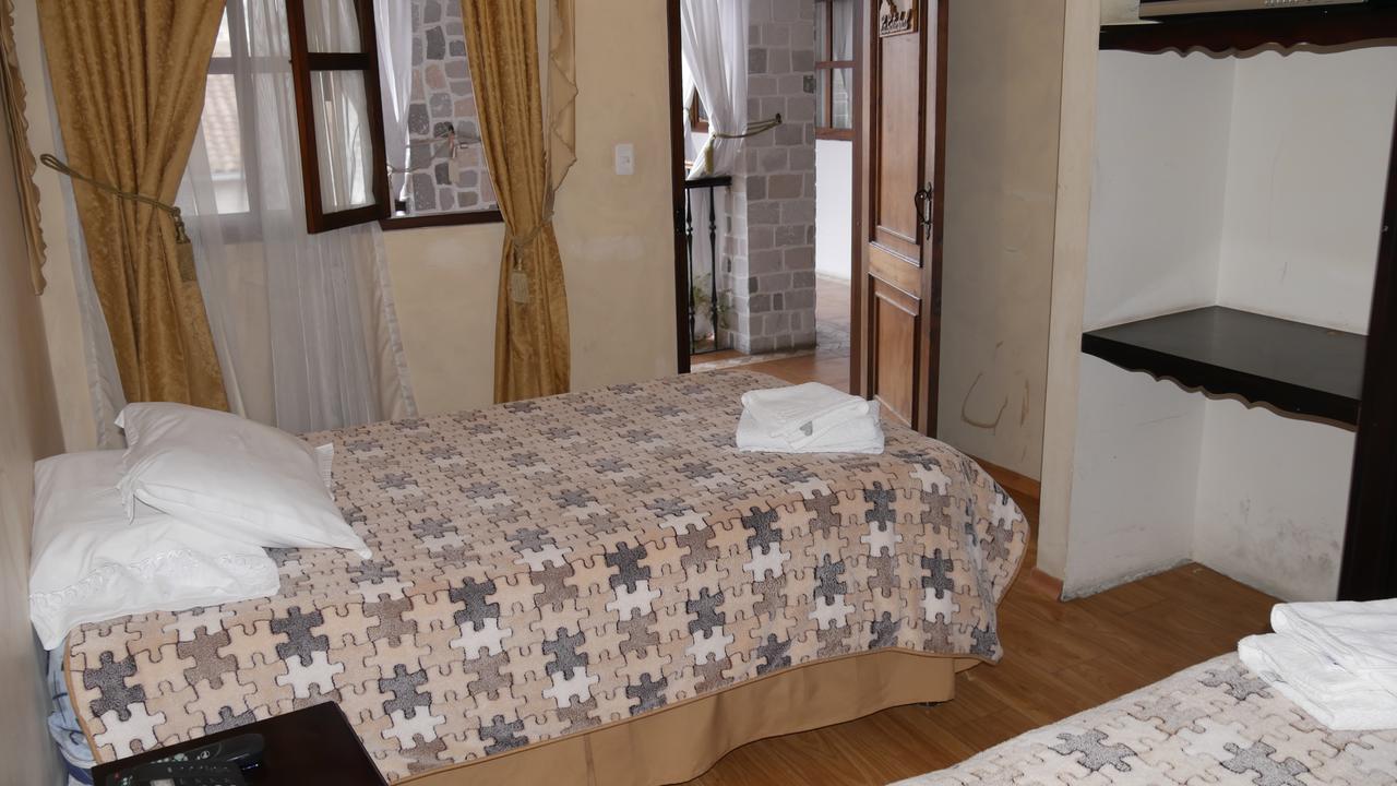 Latacunga Hostel Bagian luar foto