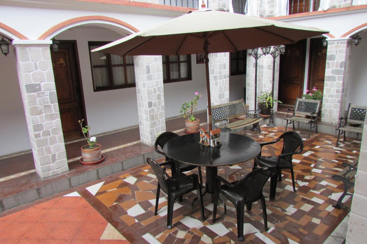 Latacunga Hostel Bagian luar foto