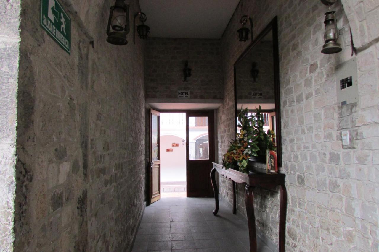 Latacunga Hostel Bagian luar foto